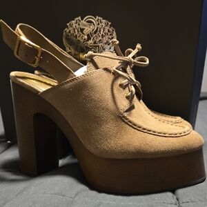 Vince Camuto Versona Platforms